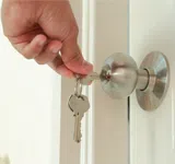 Cambridge Expert Locksmith Cambridge, MA 617-603-2549 - 14a-Unlock-Door