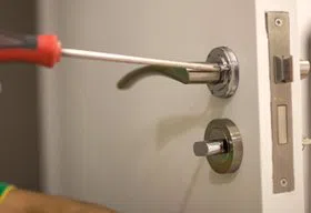 Cambridge Expert Locksmith Cambridge, MA 617-603-2549 - 17a-Install-New-Lock