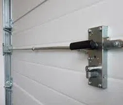 Cambridge Expert Locksmith Cambridge, MA 617-603-2549 - 6a-Garage-Door-Locks